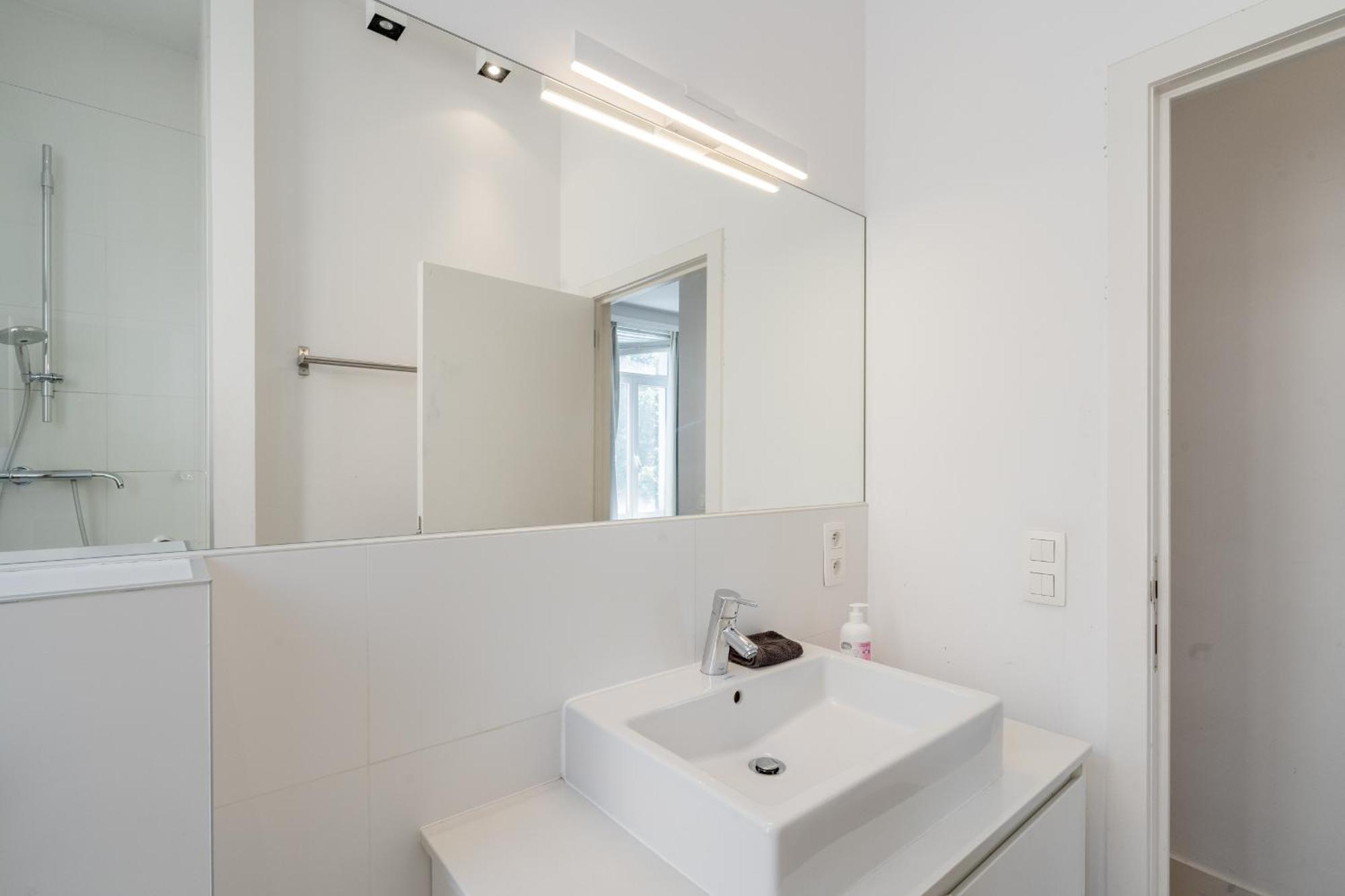 Light Modern Apartment In The Heart Of Antwerpen Exteriör bild