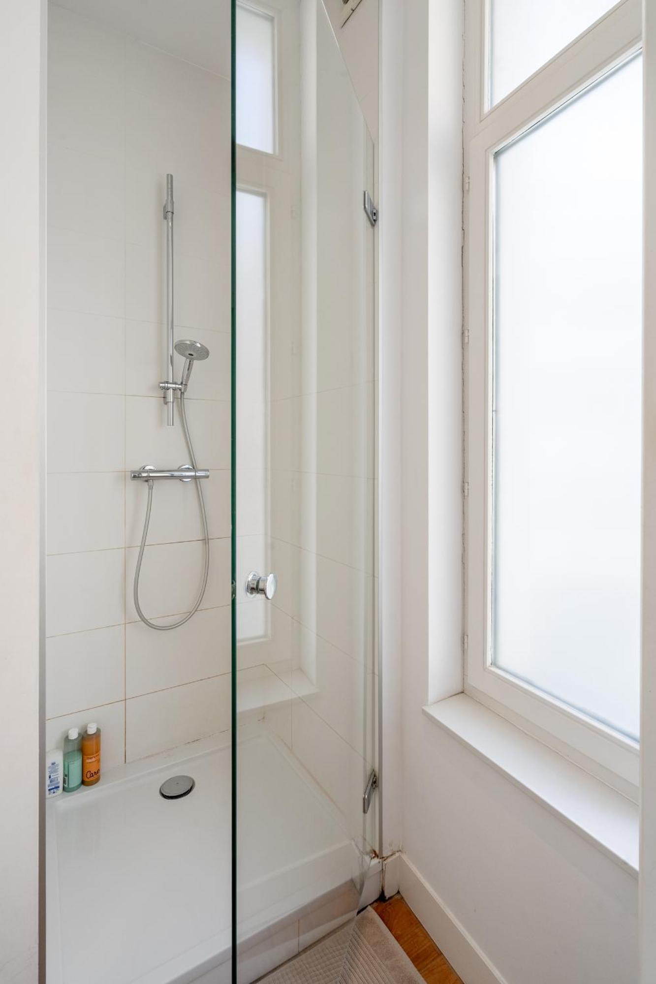 Light Modern Apartment In The Heart Of Antwerpen Exteriör bild